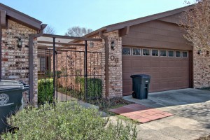 New Braunfels Garden in the desirable area "The Hill," NO HOA! 2/2 with 2-car Garage.